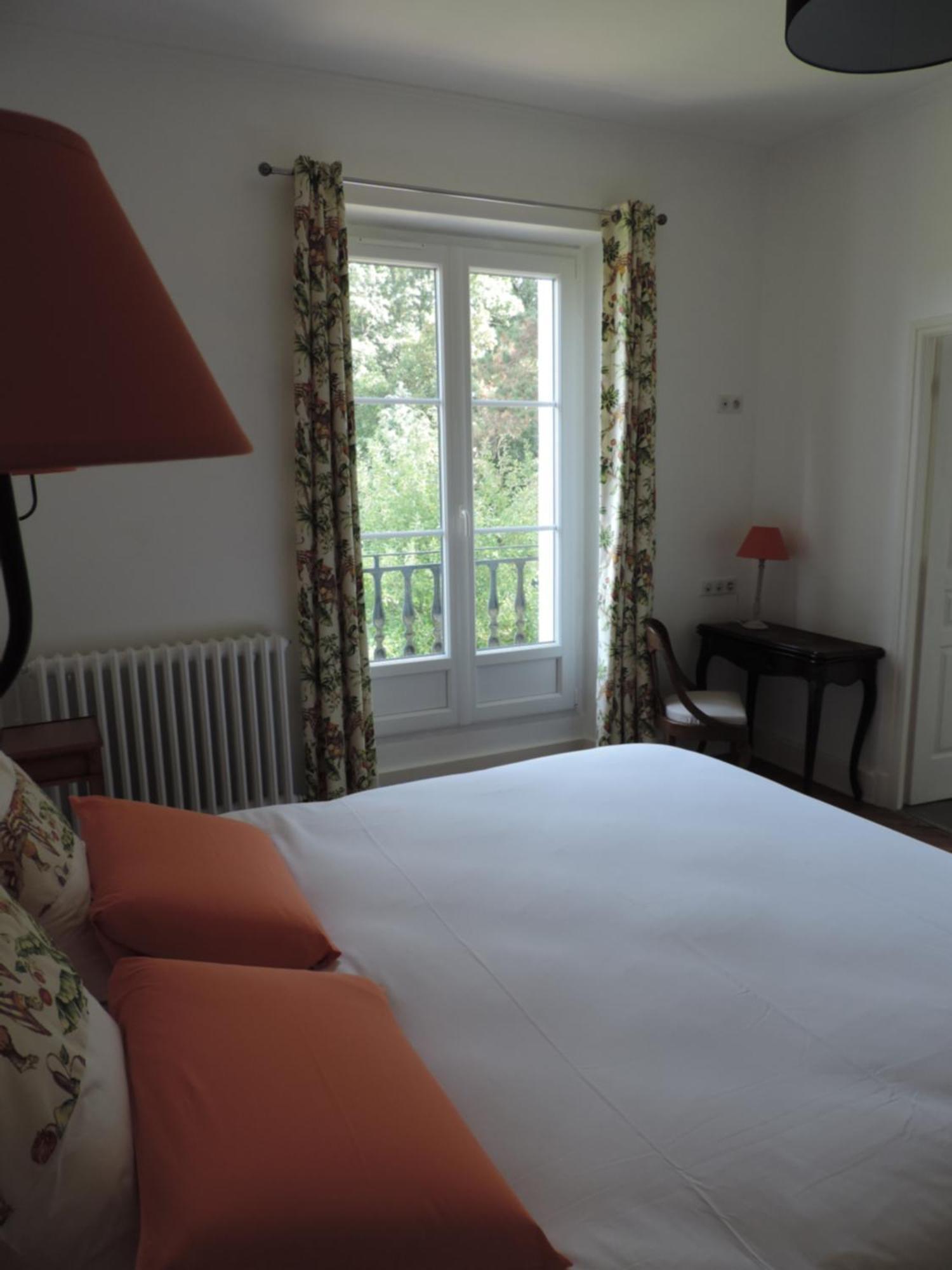 Bed and Breakfast Cedre Et Charme Saint-Branchs Экстерьер фото